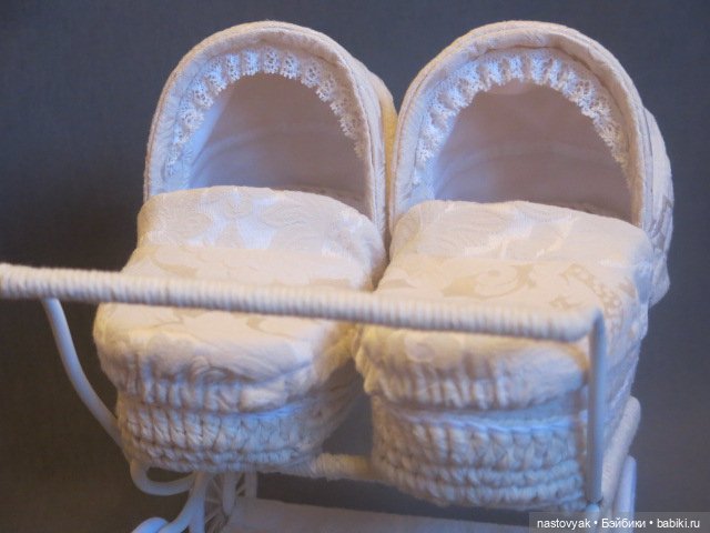 Кукольная коляска и кроватка для двойняшек. 1/6