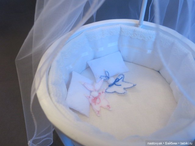 Кукольная коляска и кроватка для двойняшек. 1/6