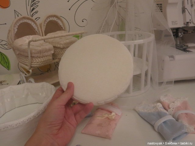 Кукольная коляска и кроватка для двойняшек. 1/6