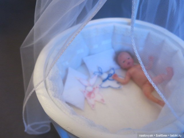 Кукольная коляска и кроватка для двойняшек. 1/6