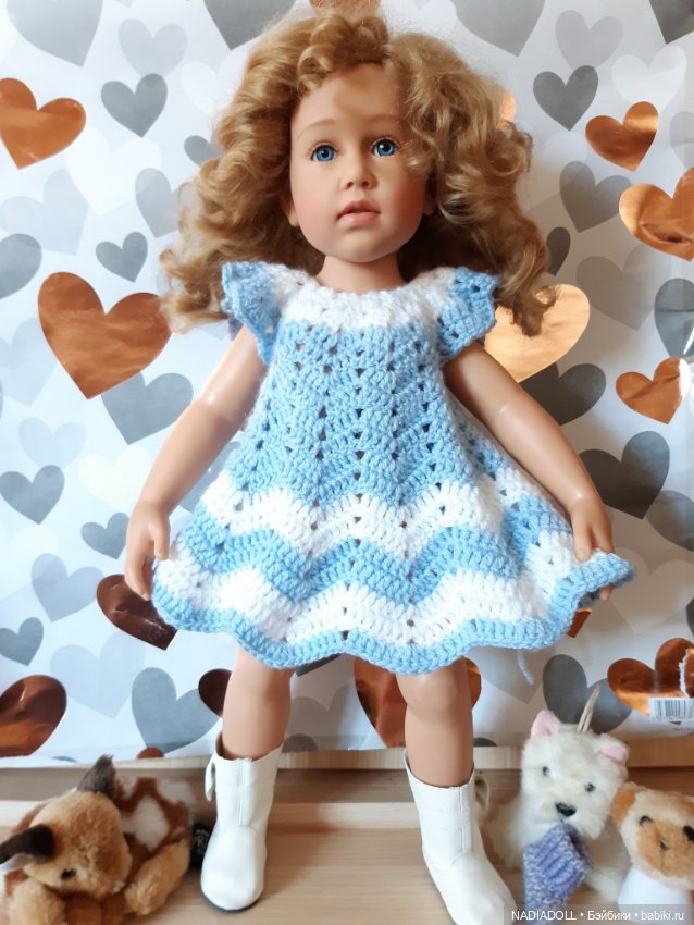 Голубоглазка AIMEE примеряет наряды