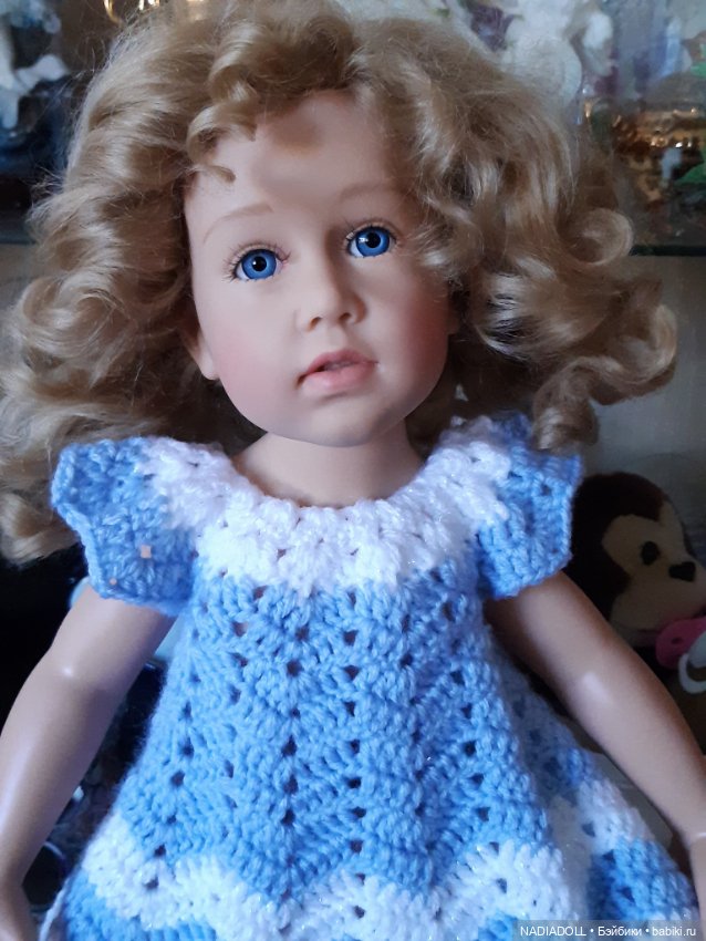 Голубоглазка AIMEE примеряет наряды