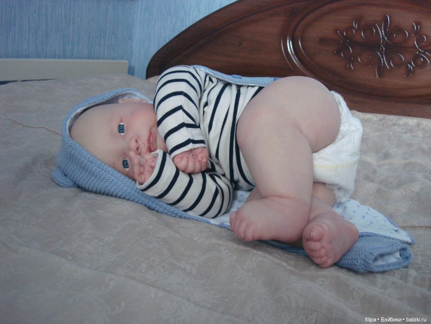 Малыш Арсений на небольшой прогулке