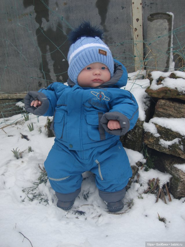 Малыш Арсений на небольшой прогулке