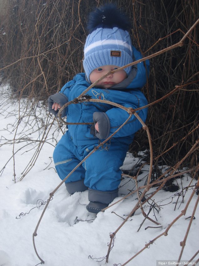 Малыш Арсений на небольшой прогулке