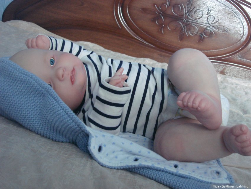 Малыш Арсений на небольшой прогулке