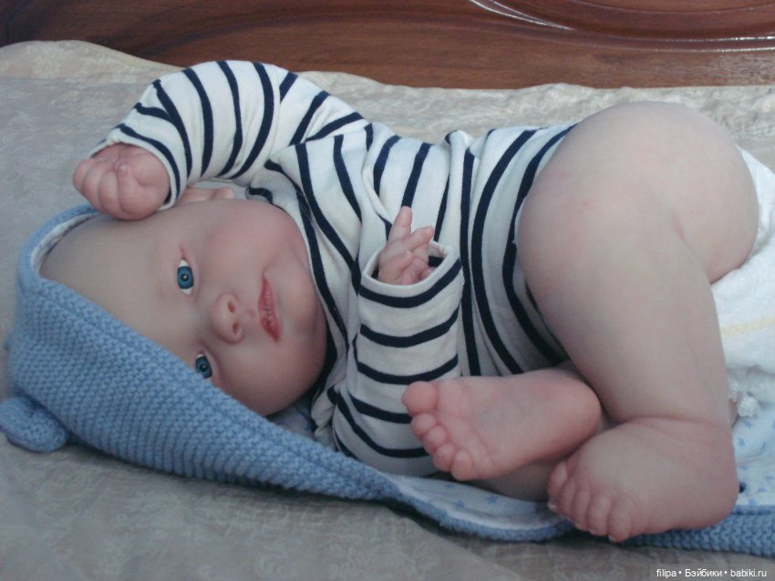 Малыш Арсений на небольшой прогулке