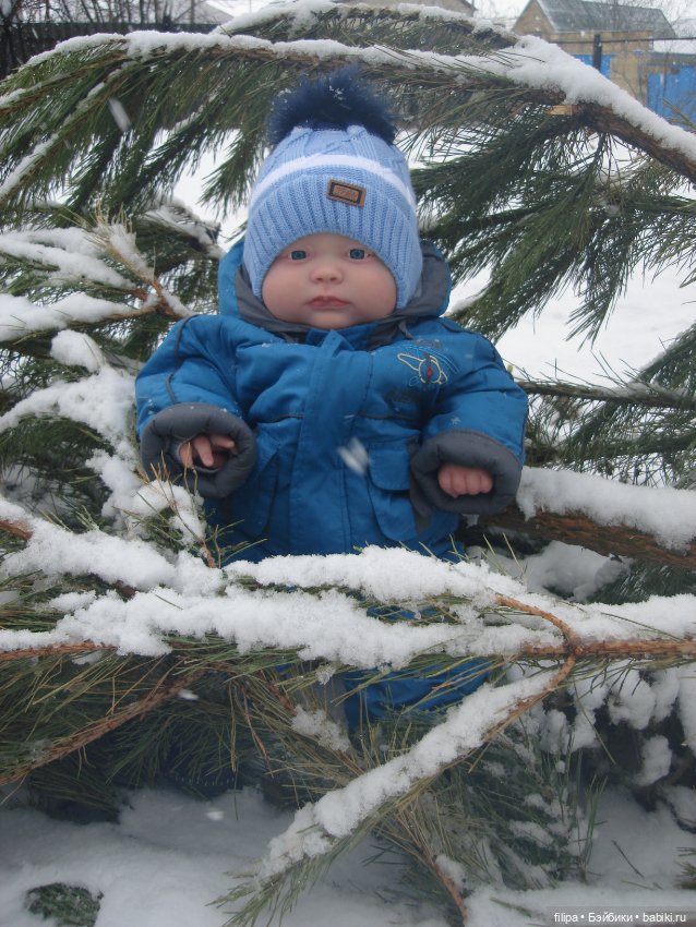 Малыш Арсений на небольшой прогулке
