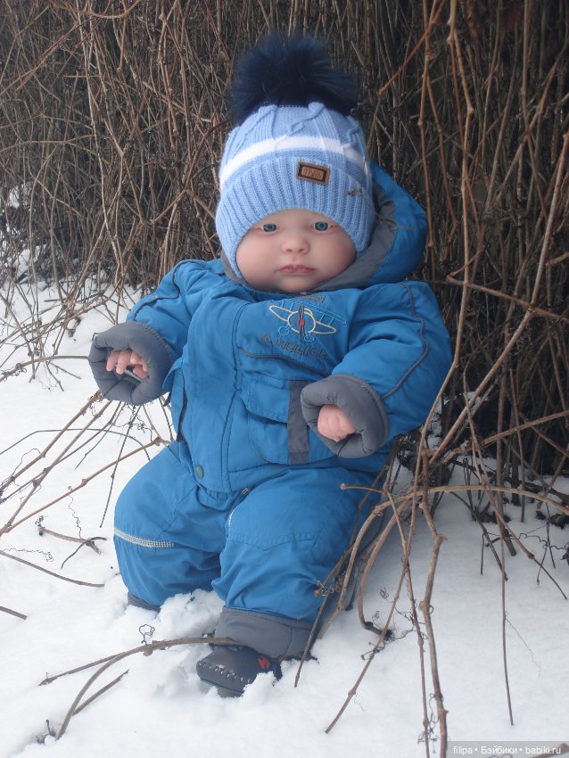 Малыш Арсений на небольшой прогулке