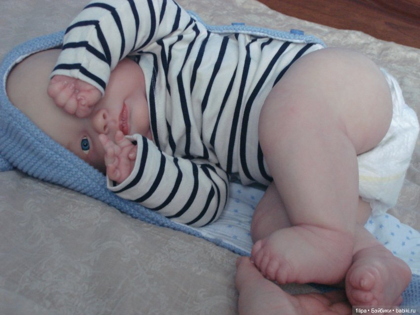 Малыш Арсений на небольшой прогулке