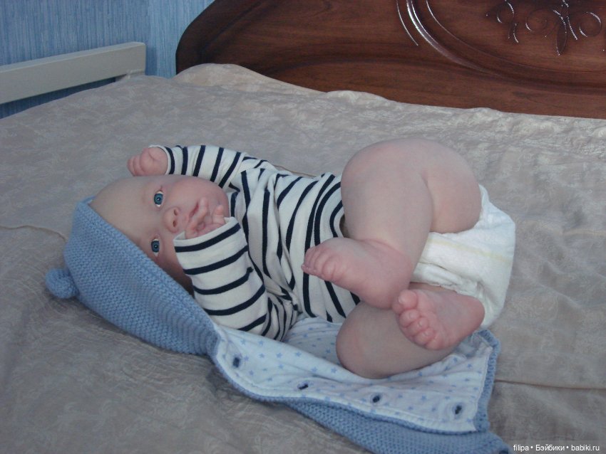 Малыш Арсений на небольшой прогулке