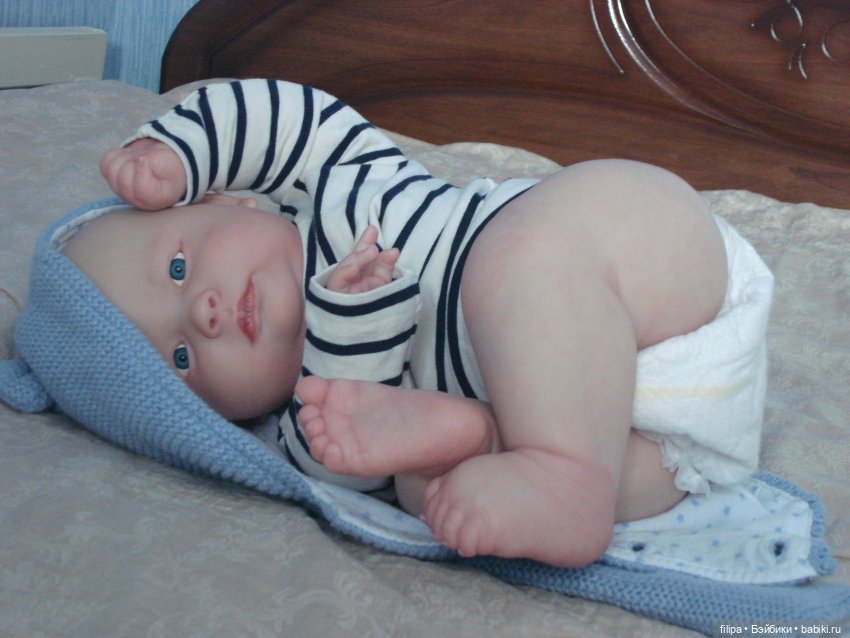 Малыш Арсений на небольшой прогулке