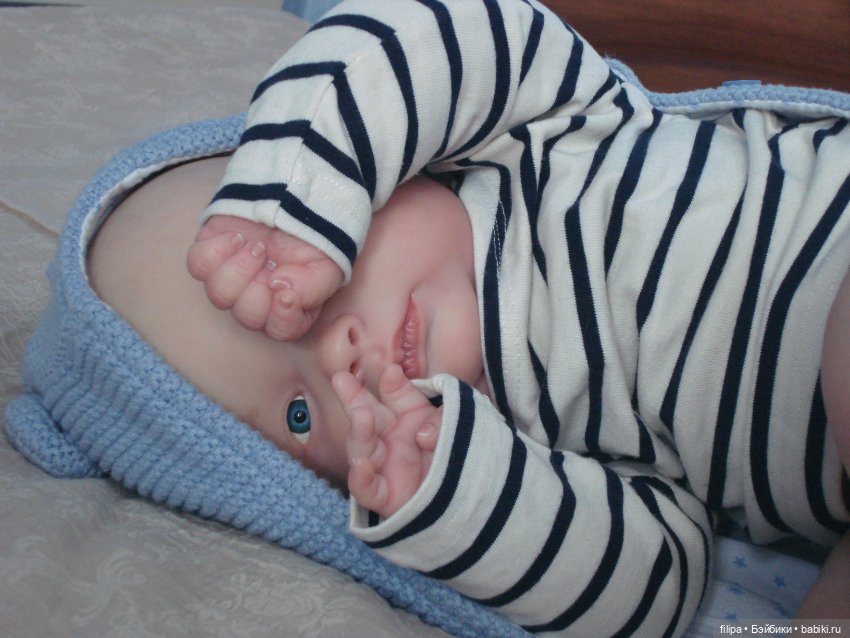 Малыш Арсений на небольшой прогулке