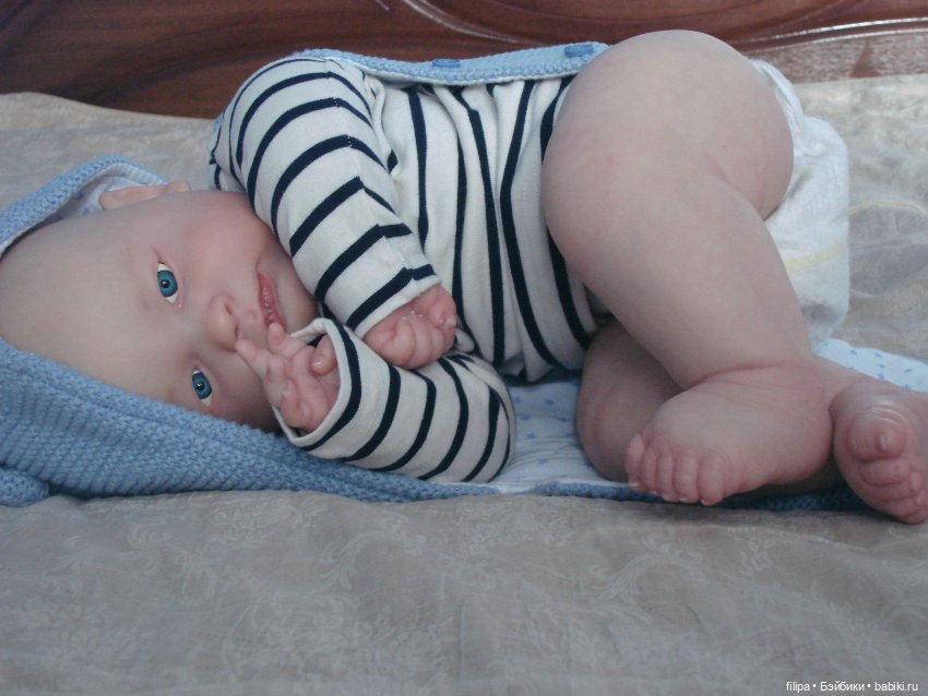 Малыш Арсений на небольшой прогулке