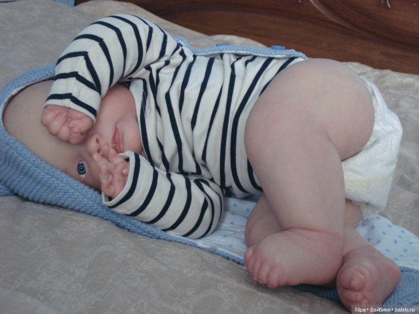 Малыш Арсений на небольшой прогулке