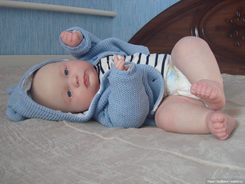 Малыш Арсений на небольшой прогулке