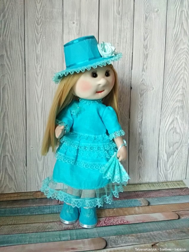 Кукла с веером в бирюзовом льняном платье (фото 4)