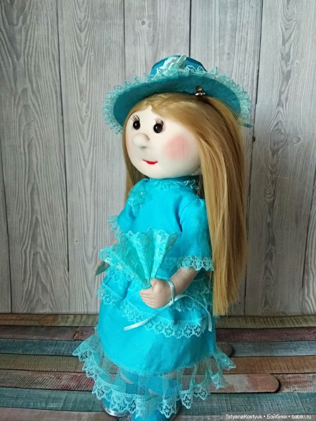 Кукла с веером в бирюзовом льняном платье (фото 8)