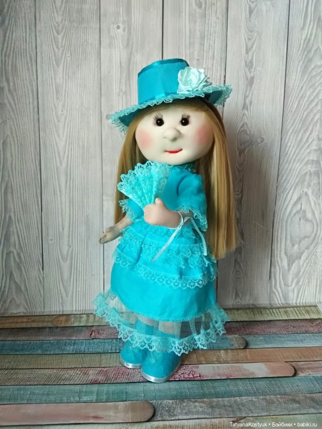 Кукла с веером в бирюзовом льняном платье (фото 2)
