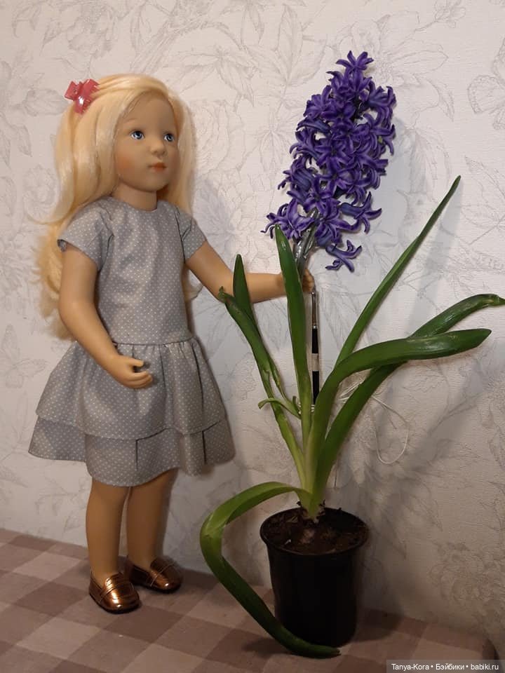 Агата поздравляет всех с 8 марта