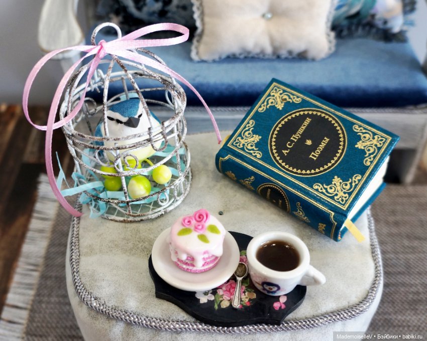 Интерьерная композиция с диванчиком-скамьей (фото 2)