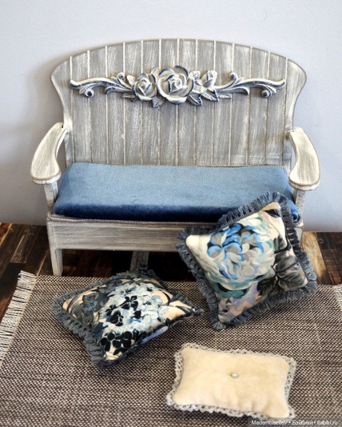 Интерьерная композиция с диванчиком-скамьей (фото 7)