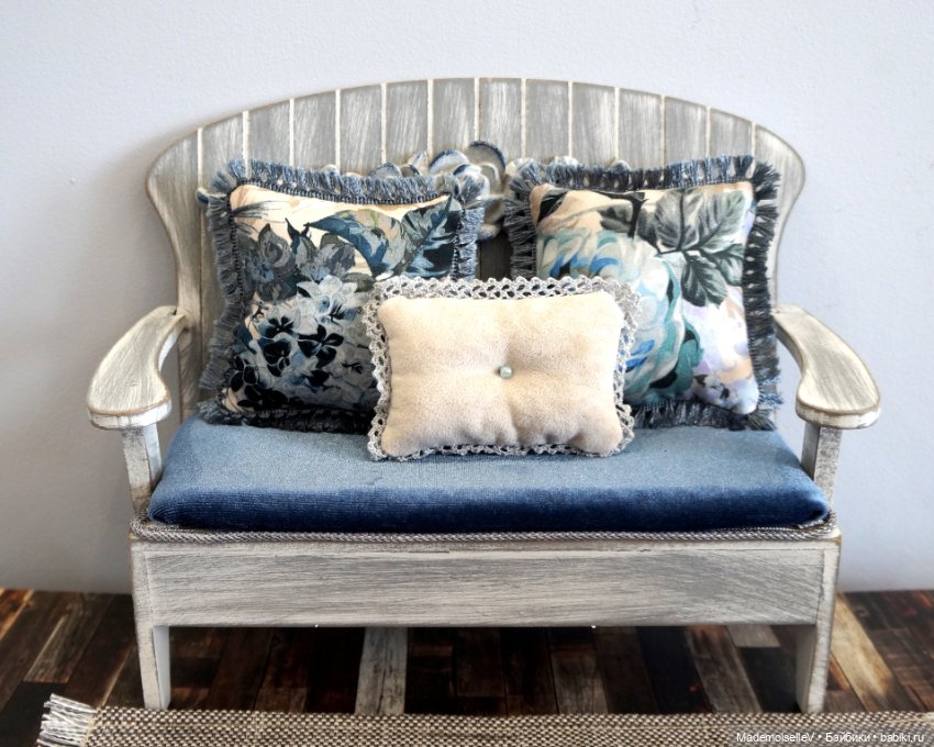 Интерьерная композиция с диванчиком-скамьей (фото 6)