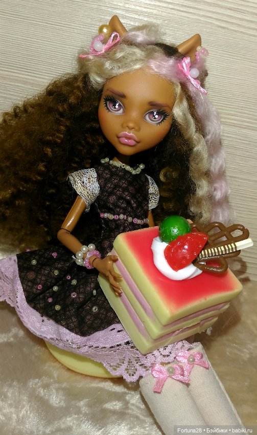 Ягодная шоколадка - много сладости в одной кукле (фото 6)