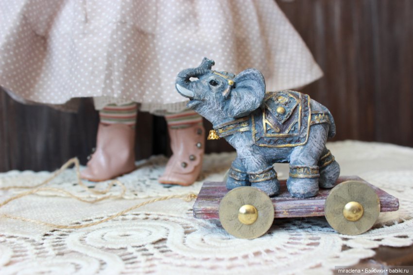 Девочка и слон — Антикварные куклы Heinrich Handwerck (Хандверк): молды 109 (фото 3)