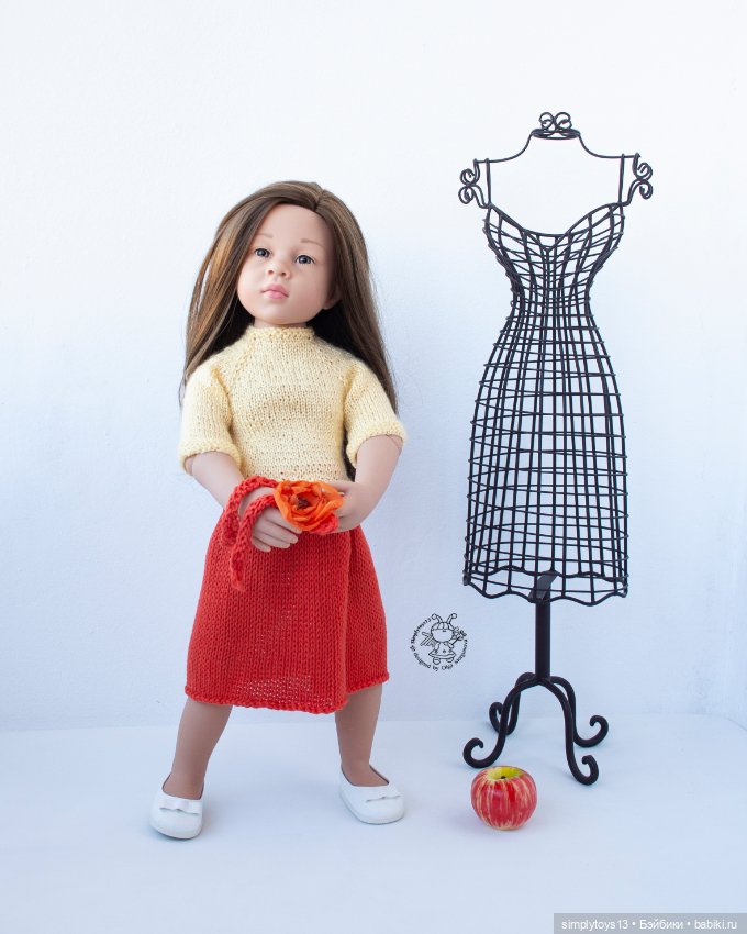 Об Эмилии немало "фото сложено"