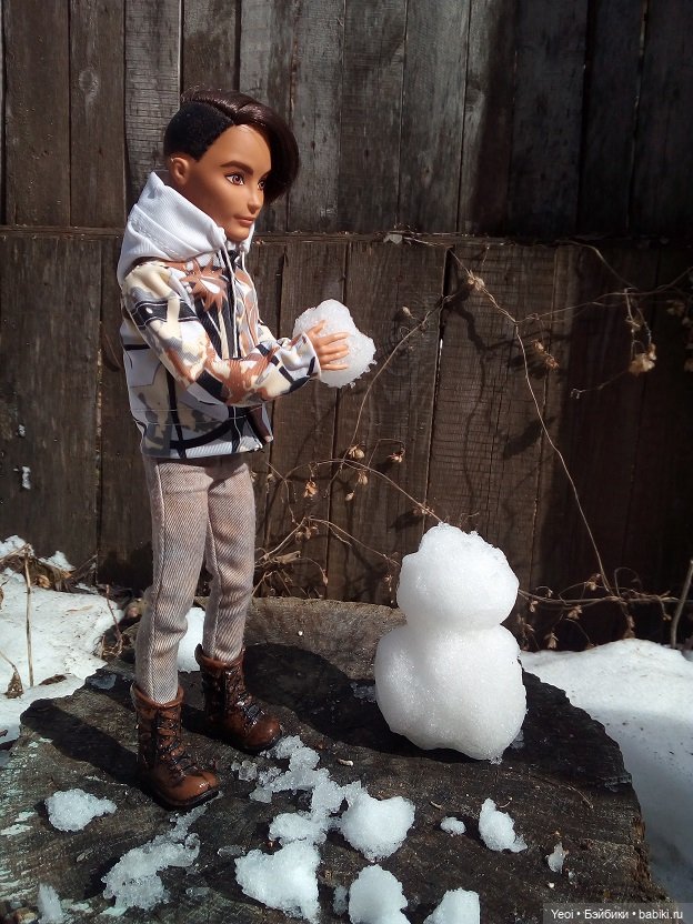 Прогулка во дворе с племянницами: Хантер, Гаррет и фигурки. 01