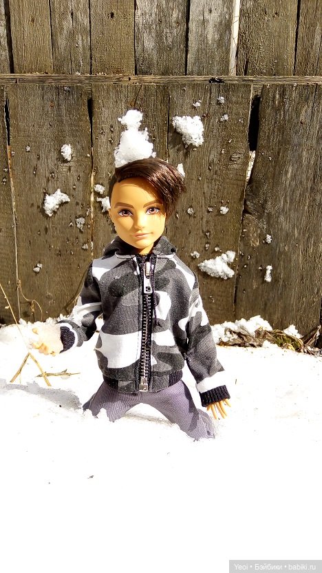 Прогулка во дворе с племянницами: Хантер, Гаррет и фигурки. 01