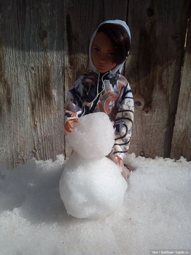 Прогулка во дворе с племянницами: Хантер, Гаррет и фигурки. 01