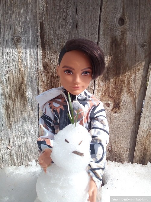 Прогулка во дворе с племянницами: Хантер, Гаррет и фигурки. 01