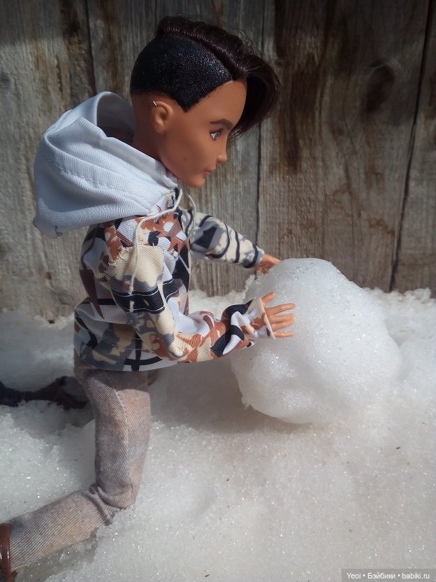 Прогулка во дворе с племянницами: Хантер, Гаррет и фигурки. 01