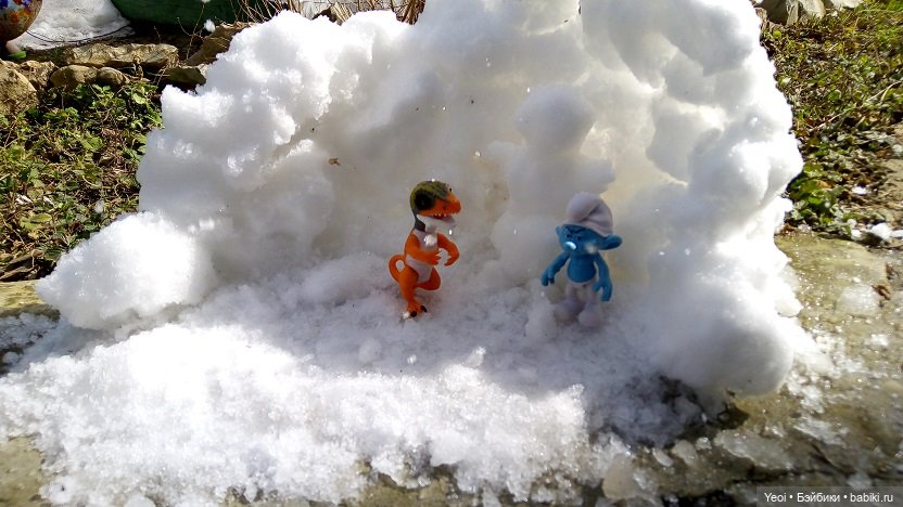 Прогулка во дворе с племянницами: Хантер, Гаррет и фигурки. 02