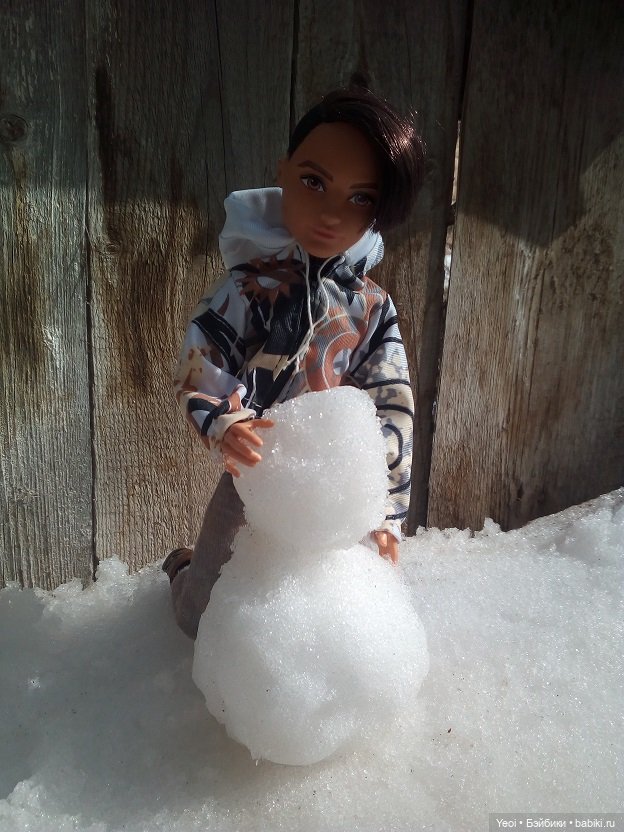 Прогулка во дворе с племянницами: Хантер, Гаррет и фигурки. 01