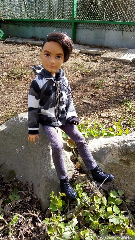 Прогулка во дворе с племянницами: Хантер, Гаррет и фигурки. 02