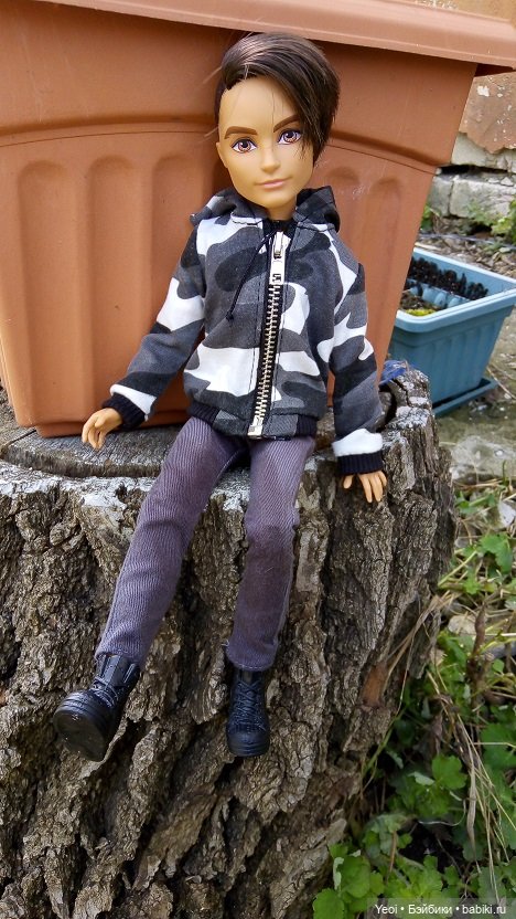 Прогулка во дворе с племянницами: Хантер, Гаррет и фигурки. 02