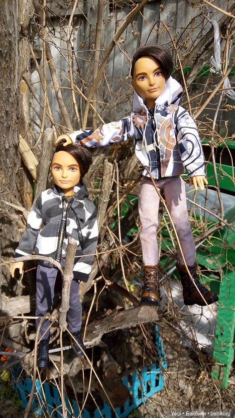 Прогулка во дворе с племянницами: Хантер, Гаррет и фигурки. 02