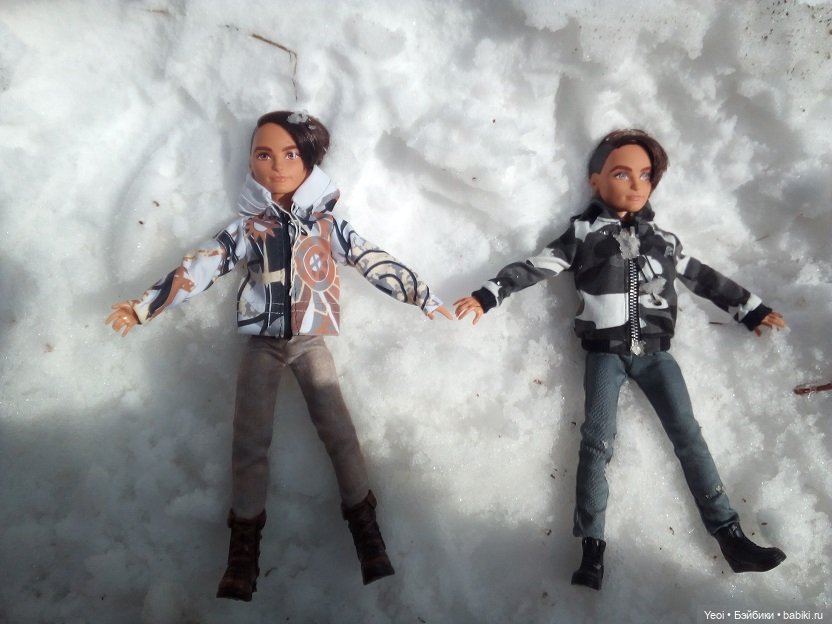 Прогулка во дворе с племянницами: Хантер, Гаррет и фигурки. 01