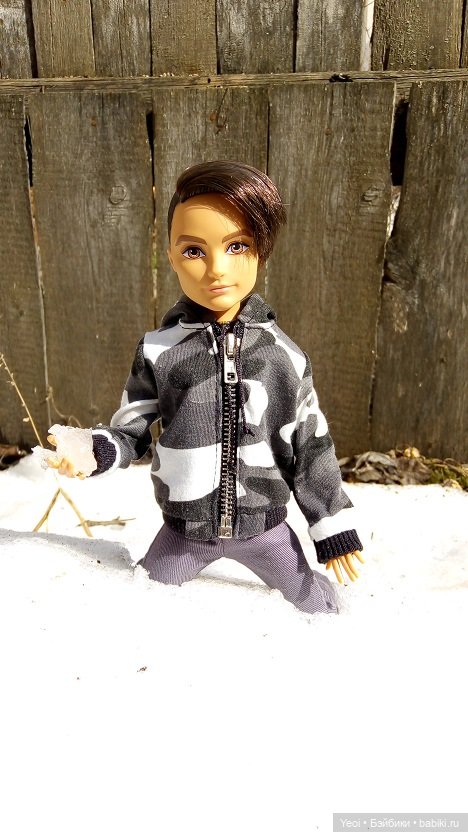 Прогулка во дворе с племянницами: Хантер, Гаррет и фигурки. 01