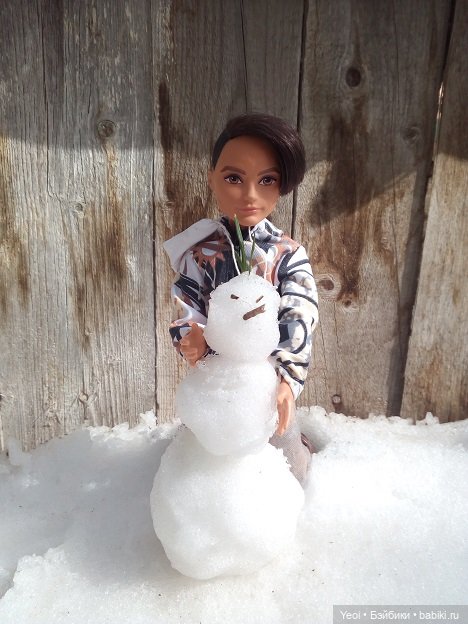 Прогулка во дворе с племянницами: Хантер, Гаррет и фигурки. 01