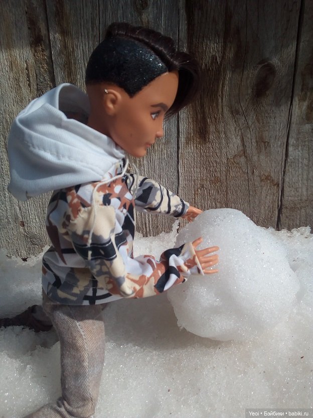 Прогулка во дворе с племянницами: Хантер, Гаррет и фигурки. 01