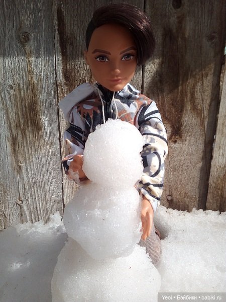 Прогулка во дворе с племянницами: Хантер, Гаррет и фигурки. 01