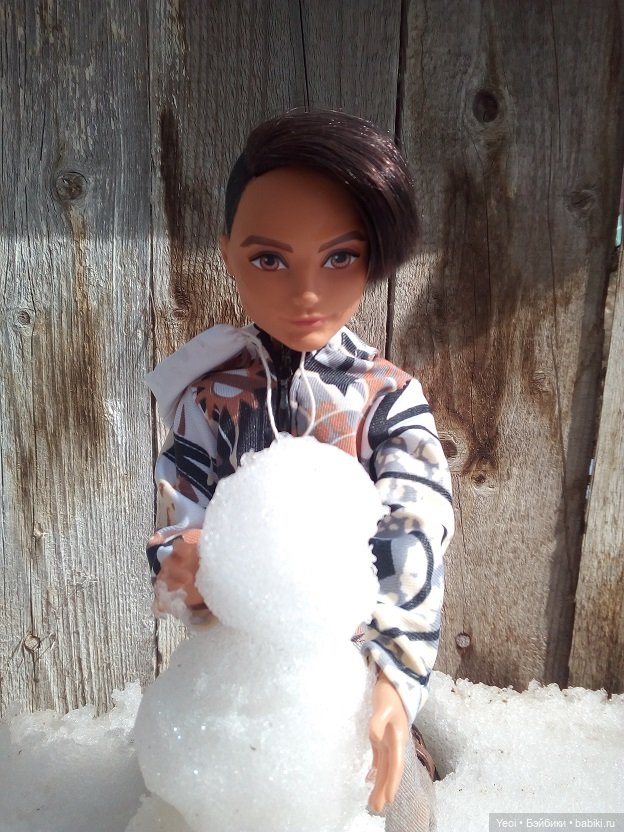 Прогулка во дворе с племянницами: Хантер, Гаррет и фигурки. 01