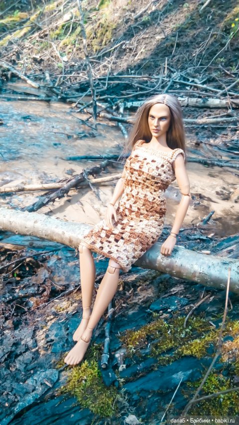 Весенняя прогулка — Коллекционные фигурки Hot Toys (Хот Тойс) 1:6: фото (фото 2)