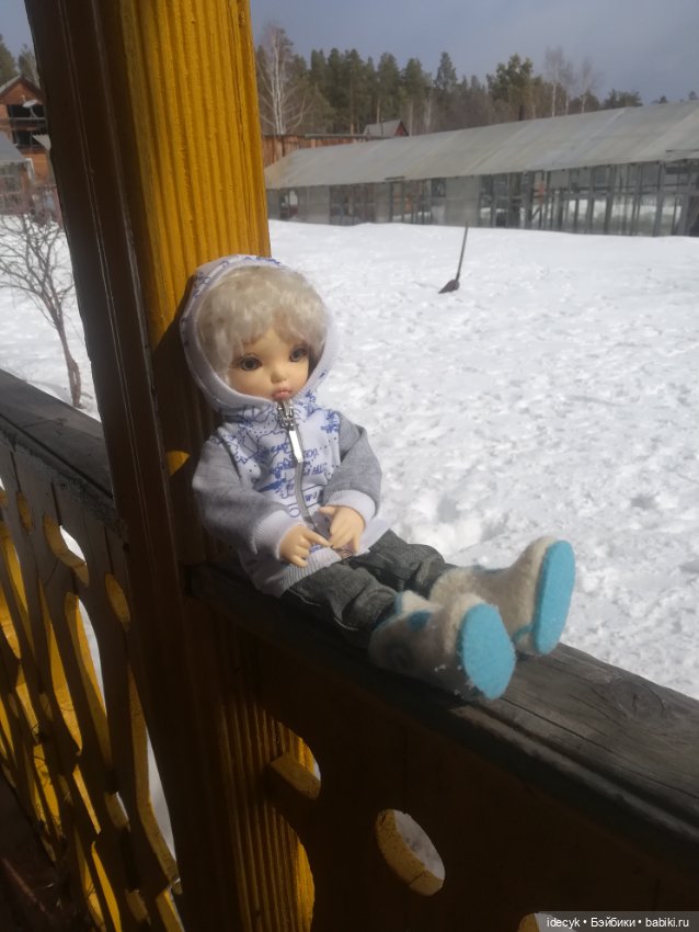 Это в городе тепло и сыро, а за городом - зима, зима, зима