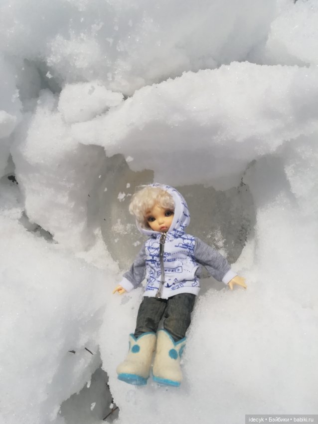 Это в городе тепло и сыро, а за городом - зима, зима, зима