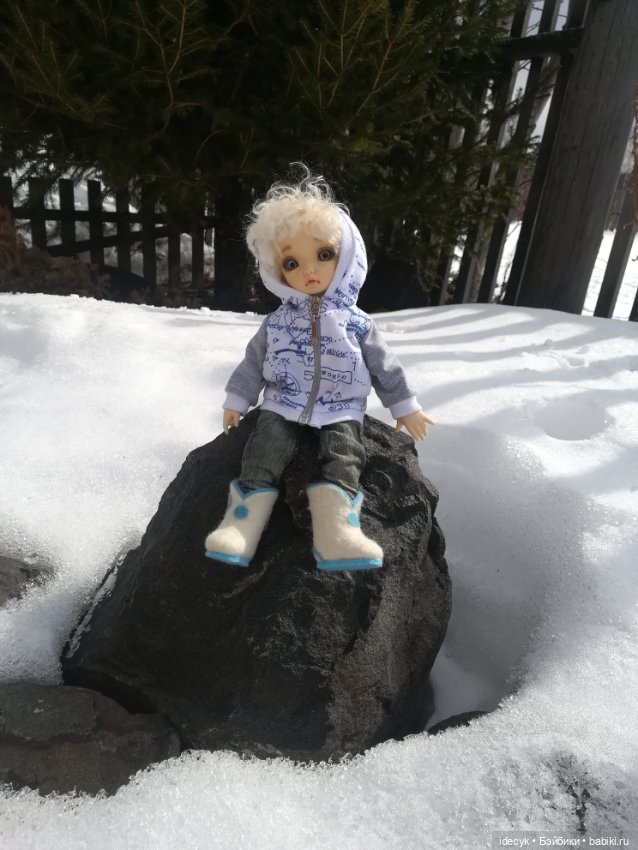 Это в городе тепло и сыро, а за городом - зима, зима, зима